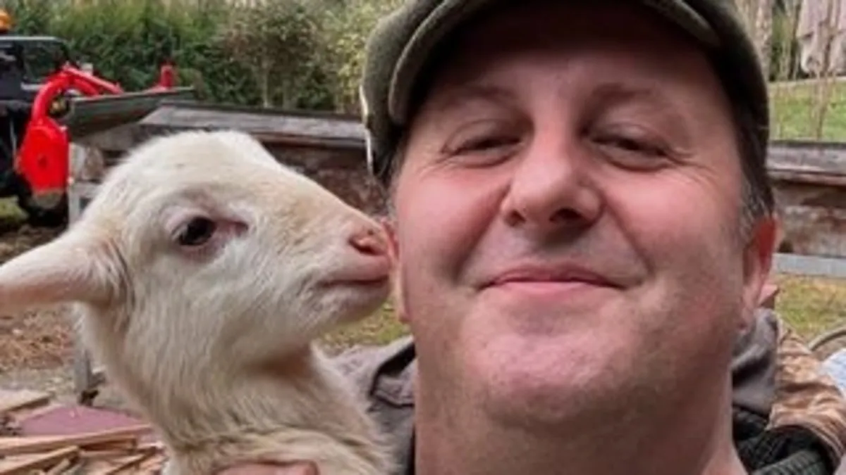 ‘Bu dedelik başka dedelik’ İlker Ayrık’ın çiftlik hayatı sosyal medyada gündem oldu!